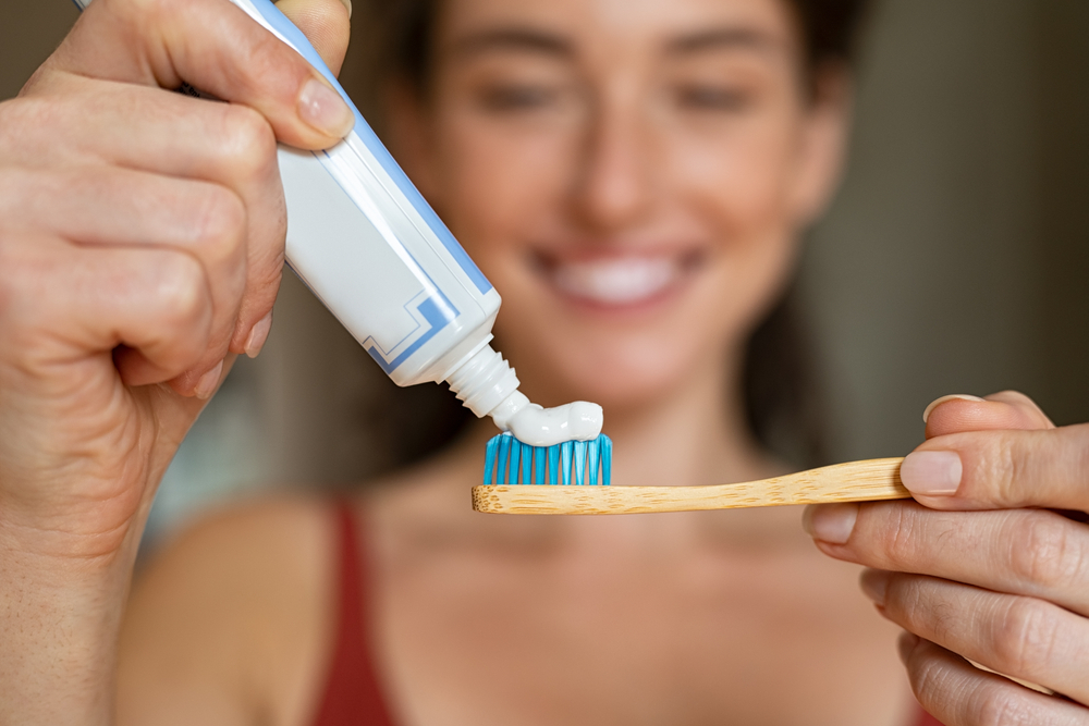 how to choose the right toothbrush and toothpaste for your oral health
