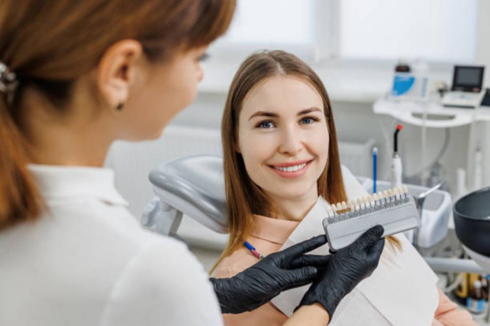can porcelain veneers be whitened if they get discoloured
